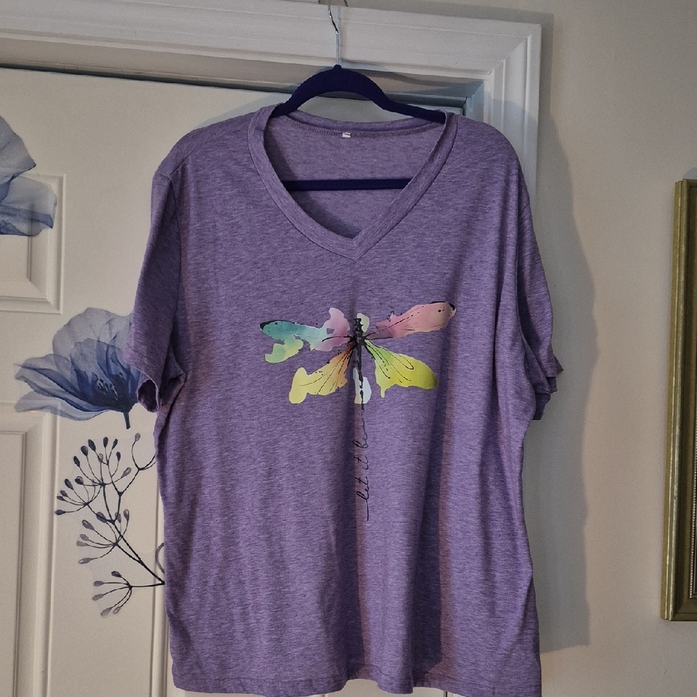 Women’s Lavender V-Neck Tee with Dragonfly Graphic